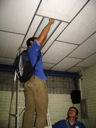 Mantenimiento al sistema de luz 